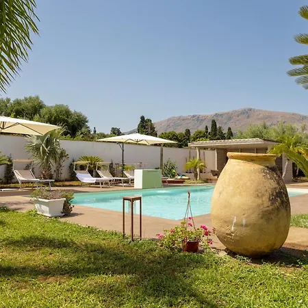 14th Oasis With Private Pool Near Palermo 카리니